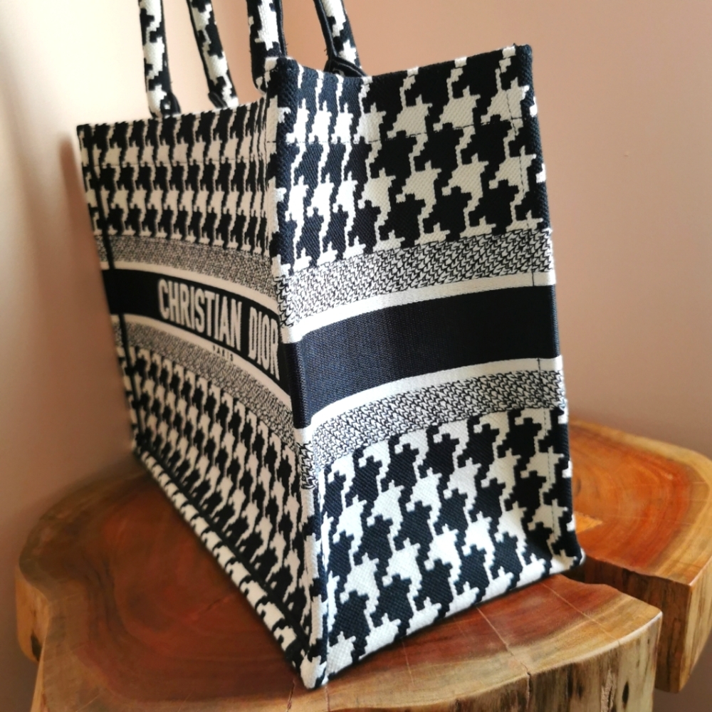 ❌SOLD❌Dior Houndstooth Medium Book Tote - Picture 4 of 7